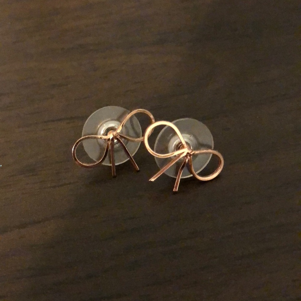 Rose gold bow earrings